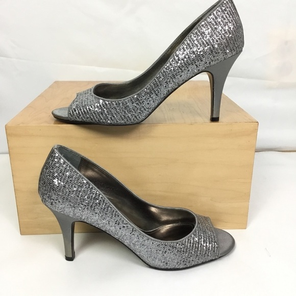 Touch of Nina Womens Silver Peep Toe Heels  8M - Picture 3 of 8